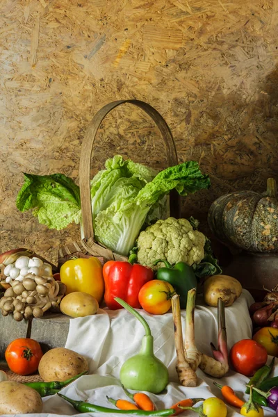 Nature morte Légumes, herbes et fruits — Photo