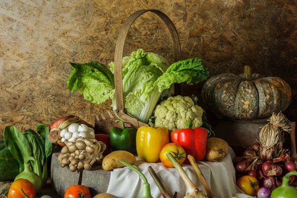 Vida morta Legumes, ervas e frutas — Fotografia de Stock