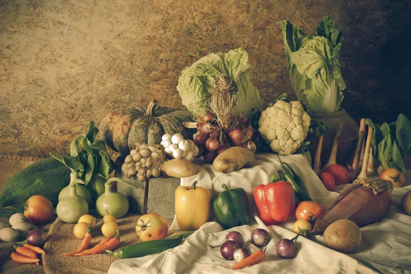 Vida morta Legumes, ervas e frutas — Fotografia de Stock