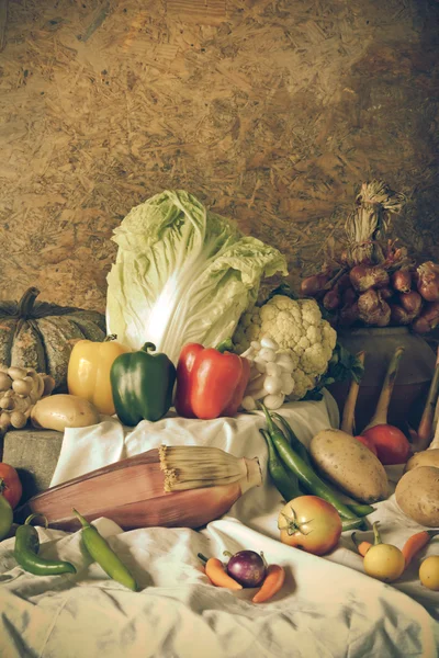 Stillleben Gemüse, Kräuter und Früchte — Stockfoto