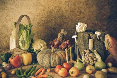 Natürmort sebzeler, otlar ve meyveler 