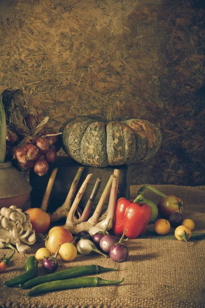 Nature morte Légumes, herbes et fruits — Photo