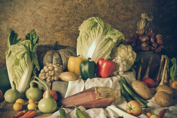 Nature morte Légumes, herbes et fruits — Photo