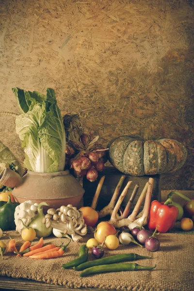 Vida morta Legumes, ervas e frutas — Fotografia de Stock