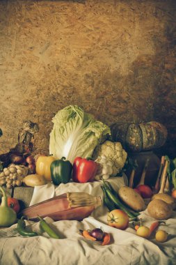 Natürmort sebzeler, otlar ve meyveler 