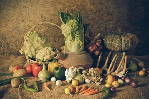 Vida morta Legumes, ervas e frutas — Fotografia de Stock