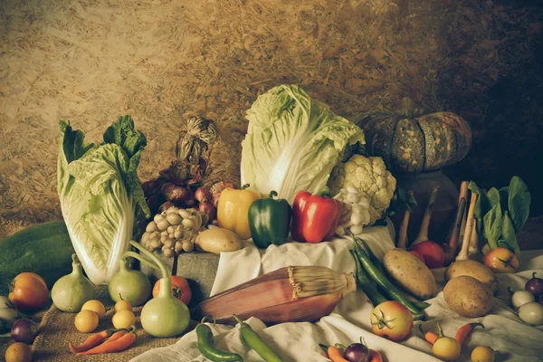 Stillleben Gemüse, Kräuter und Früchte — Stockfoto