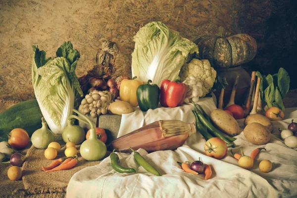 Vida morta Legumes, ervas e frutas — Fotografia de Stock