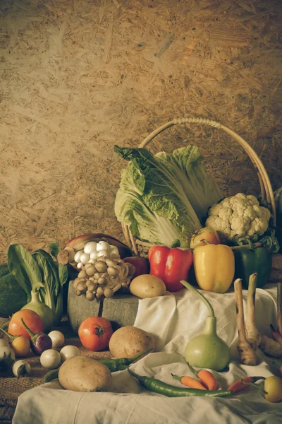 Bodegón Verduras, hierbas y frutas —  Fotos de Stock