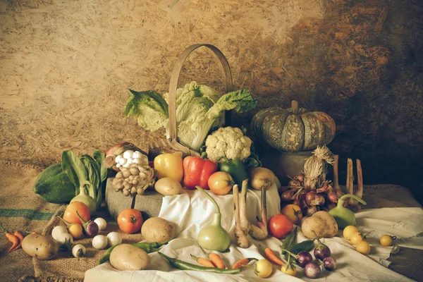 Nature morte Légumes, herbes et fruits — Photo