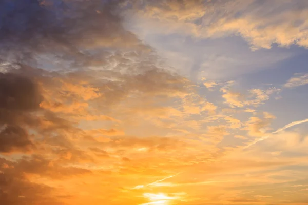 bulutlar gökyüzü günbatımı ile 