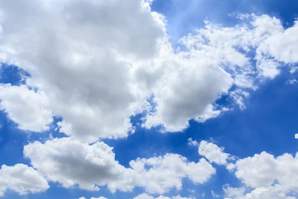 Nuvole e sole — Foto Stock