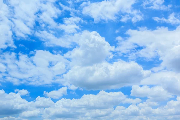 Hvide skyer i blå himmel - Stock-foto