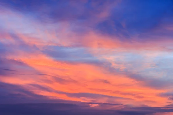 bulutlu gün batımı  