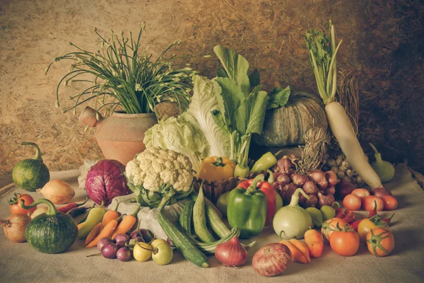 Martwa warzyw, ziół i owoców. — Zdjęcie stockowe