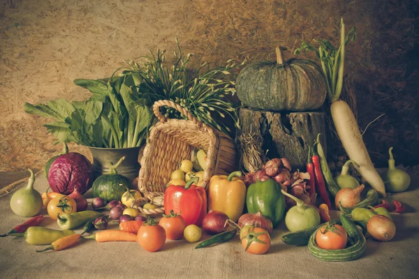 Martwa warzyw, ziół i owoców. — Zdjęcie stockowe