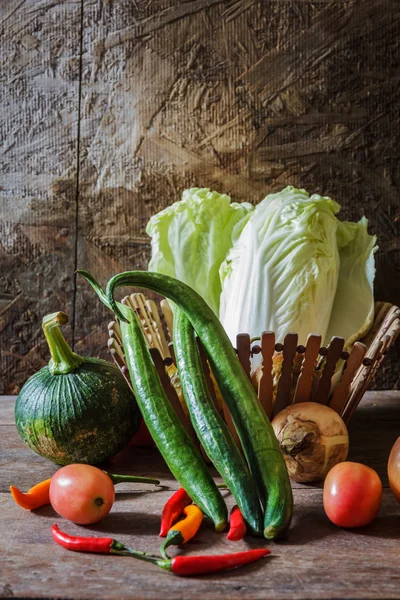 Zátiší zeleniny, bylin a ovoce jako složky — Stock fotografie