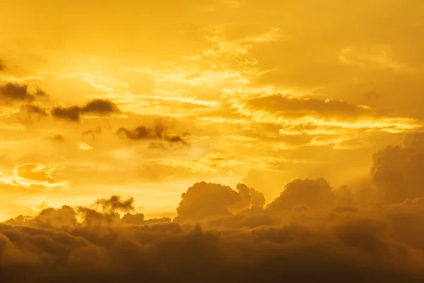 Antecedentes de nuvens de tempestade antes de uma tempestade de trovão — Fotografia de Stock