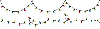 Noel ışıkları. Renkli ip perisi ışık seti. Çizgi film bayramı Noel süslemesi. Parlayan bir çelenk. Gökkuşağı rengi. Koni şeklinde. Düz dizayn. İzole edilmiş. Beyaz arka plan. Vektör