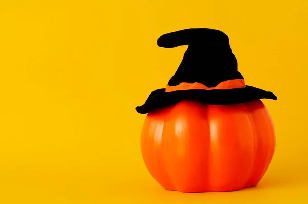 橙色南瓜 帽子黑色万圣节概念背景 有文字空间 — 图库照片