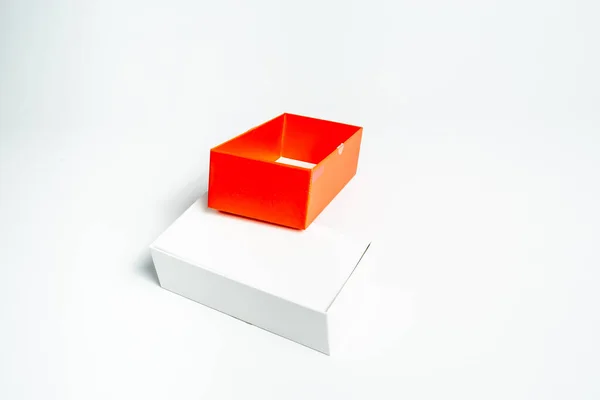 Scatola Cartone Aperta Con Coperchio Scatola Rosso Arancio Sfondo Bianco — Foto Stock