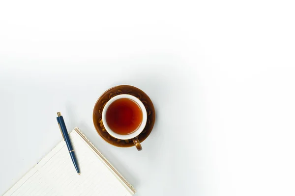 Eine Tasse Tee Ein Notizbuch Und Ein Stift Draufsicht Auf — Stockfoto