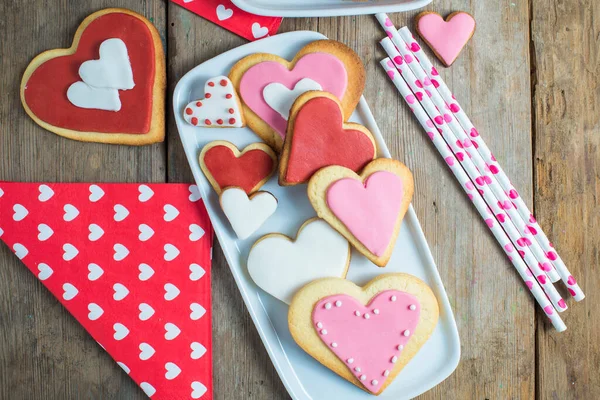 Hartvormige Koekjes Gemaakt Met Hand Oude Houten Tafel Stockafbeelding