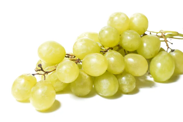 Uvas brancas sobre fundo branco — Fotografia de Stock