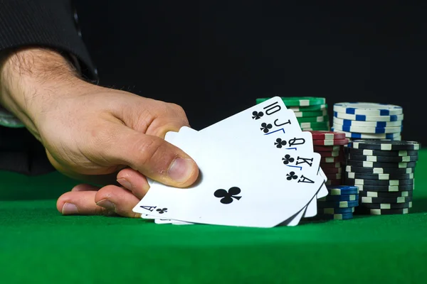 Royal Flush i poker och betting flis — Stockfoto