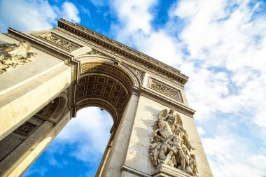 Paris 'te zafer kemeri