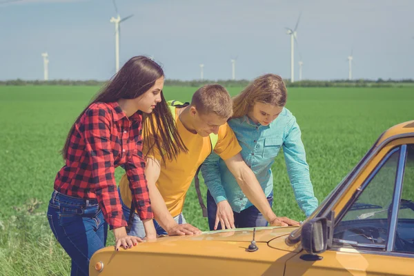 Drie vrienden reizen — Stockfoto