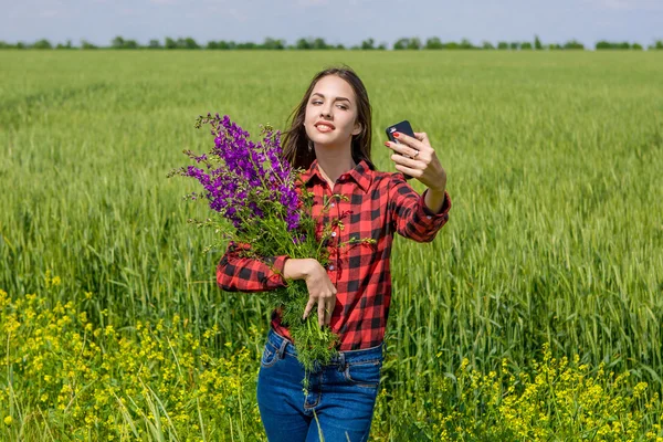 Meisje maken selfie — Stockfoto