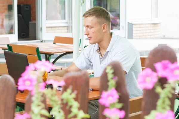 Young man sitting in cafe — Stock Photo, Image