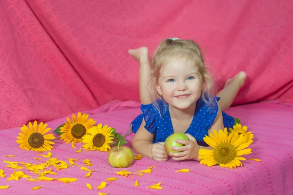 Niña alegre. — Foto de Stock