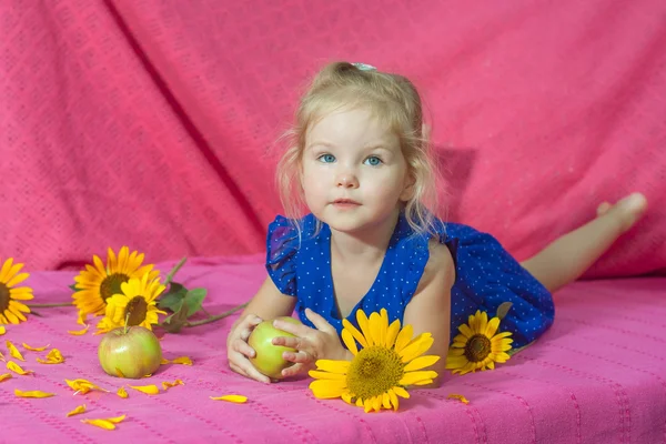 Niña alegre. — Foto de Stock