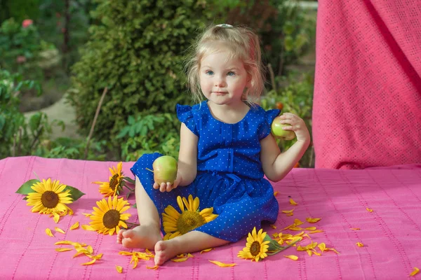 Cheerful little girl — Stock Photo, Image