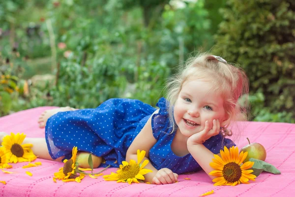 Niña alegre. — Foto de Stock