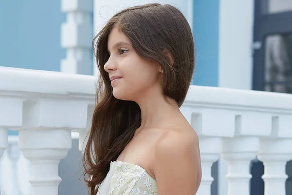 Niña Feliz Con Hermoso Vestido Emociones Humanas Positivas Sentimientos —  Fotos de Stock