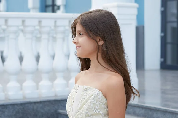 Niña Feliz Con Hermoso Vestido Emociones Humanas Positivas Sentimientos —  Fotos de Stock