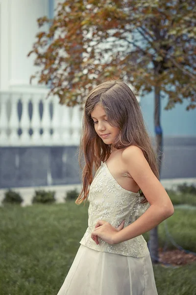 Ragazzina Felice Con Bel Vestito Emozioni Umane Positive Sentimenti — Foto Stock