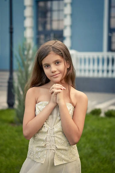 Niña Feliz Con Hermoso Vestido Emociones Humanas Positivas Sentimientos — Foto de Stock