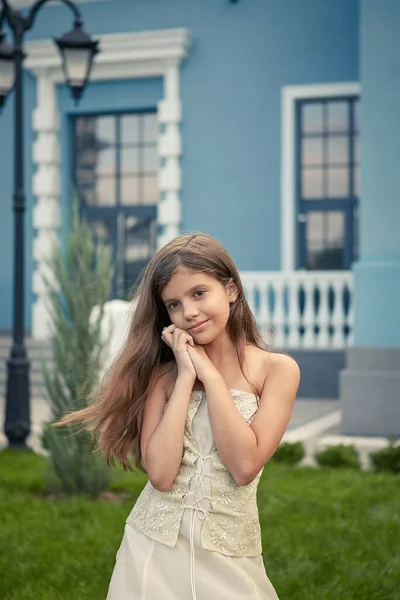 Niña Feliz Con Hermoso Vestido Emociones Humanas Positivas Sentimientos — Foto de Stock