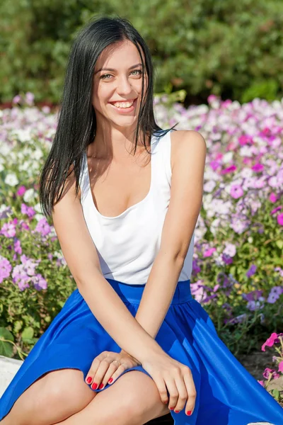 Mulher beleza na natureza — Fotografia de Stock