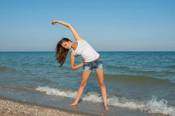 Giovane donna coinvolta nello sport — Foto Stock