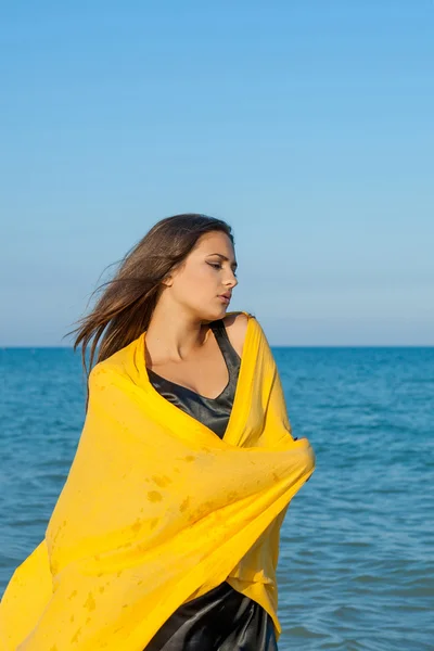 Young sad girl near sea on sunset — Stock Photo, Image