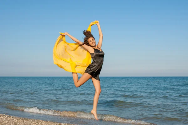 Young cheerful girl on the sea — Stock Photo, Image