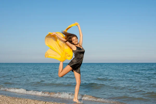 Young cheerful girl on the sea — Stock Photo, Image