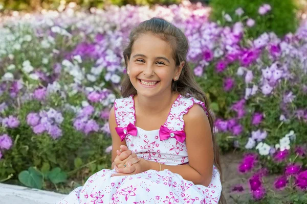 Smiling little girl — Stock Photo, Image