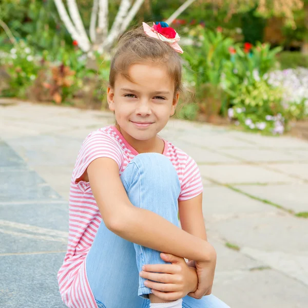 Retrato hermosa niña — Foto de Stock