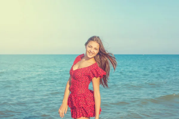 Young happiness woman on the sea — Stock Photo, Image